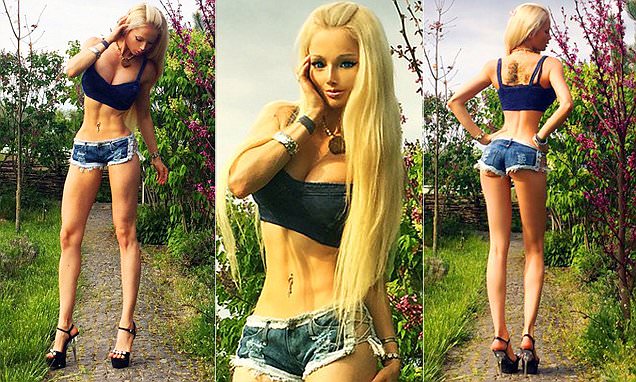 Valeria Lukyanova si `Manusia Barbie` Pamer Otot Tubuhnya
